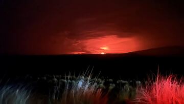 Reuters video footage shows Mauna Loa volcano eruption in Hawaii