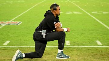 BALTIMORE, MARYLAND - AUGUST 09: Jalen Hurts #1 of the Philadelphia Eagles watches the game in the third quarter against the Baltimore Ravens in a preseason game at M&T Bank Stadium on August 09, 2024 in Baltimore, Maryland. Greg Fiume/Getty Images/AFP (Photo by Greg Fiume / GETTY IMAGES NORTH AMERICA / Getty Images via AFP)