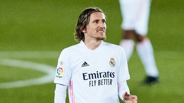 Modric explica a Odegaard el camino