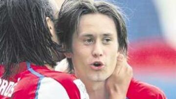 <b>MUY COMPLICADO. </b>Ver a Rosicky de rojiblanco se presume muy complicado.