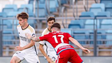 C¨¦sar Palacios, goleador del Castilla ante el Granada B.