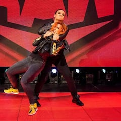 Baszler pone en jaque a Lynch antes de WrestleMania 36