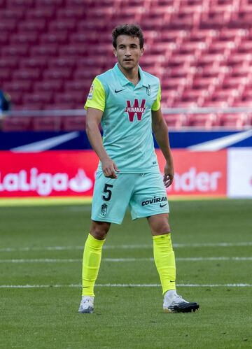 Nuevo club: Granada CF | Último club: CD Tenerife | Coste del fichaje: 5 millones de euros.