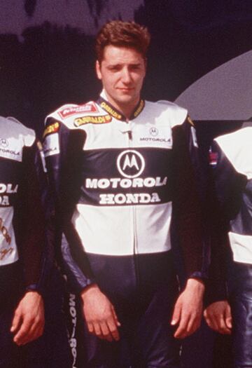 El expiloto valenciano de motociclismo Jorge Lis, subcampe¨®n de Espa?a en 125 cc en 1996, ha muerto el 8 de septiembre a los 46 a?os por los da?os causados por la COVID-19 tras haber rechazado la vacuna contra el virus. Despu¨¦s de retirarse del mundo de las motos, Lis trabaj¨® como coach, editor de audiolibros y regres¨® a los circuitos como m¨¢nager de j¨®venes pilotos como Bernat Mart¨ªnez y Steven Odendaal en el Mundial de Superbike.