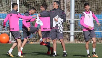 Muñiz echará mano de los menos habituales en Liga para el trámite de la Copa.