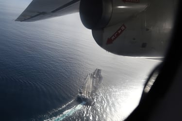 Gracias a su diseño de cubierta optimizado y a sus nuevas catapultas, el Ford puede aumentar la tasa de salidas de aviones en un 25% a 33% respecto a sus predecesores. En situaciones de combate intenso, puede lanzar hasta 270 misiones aéreas en 24 horas.