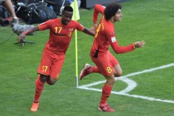 Fellaini y Divock Origi celebran el 1-0 de Bélgica.