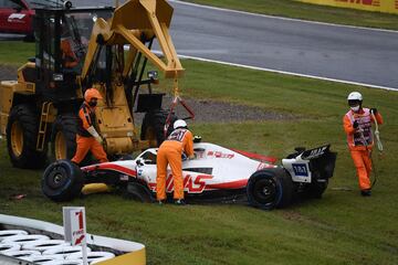 El piloto alemán de Haas terminó la Práctica estrellando el monoplaza contra la barrera. Tras conducir al pit lane terminó por derrapar y se estrelló contra la barrera de protección.