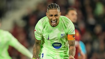 1-2. Raphinha celebra el gol que marca de penalti en el minuto 55 de partido.