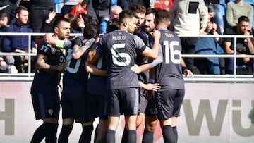 Los jugadores de Macedonia del Norte celebran la victoria.