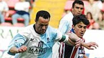 <B>CON CASTA</B>. El Compos le dio la vuelta al marcador y sacó los colores al Sporting.