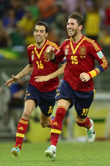 Sergio Busquets y Sergio Ramos celebran el pase a la final de la Copa Confederaciones de 2013.