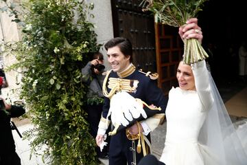 Ana Sainz y Rodrigo Fontcuberta salen de la iglesia tras darse el "sí quiero".