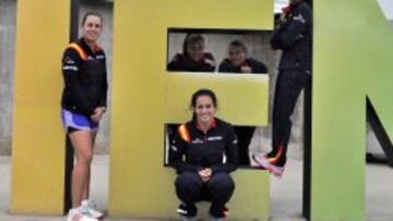 Conchita Mart&iacute;nez (izquierda) junto a las jugadoras espa&ntilde;olas. 