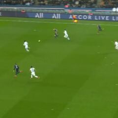 La definición es de superclase, pero fíjense en lo que le hace Mbappé a su defensa en 15m