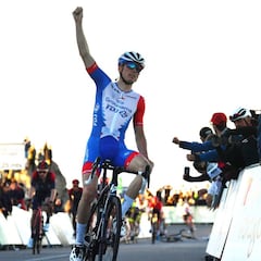 Gaudu reina en el caos para ganar la etapa y ser líder
