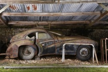 La colección de coches clásicos, reunidos durante 50 años por el empresario francés Roger Baillon, serán subastados por Artcurial Motorscars en el Salón de París.