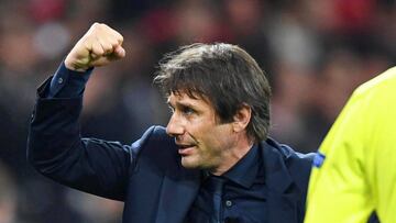 . Lyon (France), 13/06/2016.- Italy's head coach Antonio Conte celebrates after the UEFA EURO 2016 group E preliminary round match between Belgium and Italy at Stade de Lyon in Lyon, France, 13 June 2016. Italy won 2-0.
(RESTRICTIONS APPLY: For editorial news reporting purposes only. Not used for commercial or marketing purposes without prior written approval of UEFA. Images must appear as still images and must not emulate match action video footage. Photographs published in online publications (whether via the Internet or otherwise) shall have an interval of at least 20 seconds between the posting.) (Bélgica, Francia, Italia) EFE/EPA/DANIEL DAL ZENNARO EDITORIAL USE ONLY