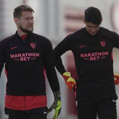 La portería del Sevilla se ha convertido en un laberinto