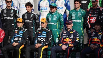 ABU DHABI, UNITED ARAB EMIRATES - DECEMBER 07: Oscar Piastri of Australia and McLaren Lando Norris of Great Britain and McLaren and Max Verstappen of the Netherlands and Oracle Red Bull Racing at the 2025 F1 drivers photo call prior to the F1 Grand Prix of Abu Dhabi at Yas Marina Circuit on December 07, 2025 in Abu Dhabi, United Arab Emirates. (Photo by Andy Hone/LAT Images) // Getty Images / Red Bull Content Pool // SI202512070079 // Usage for editorial use only //