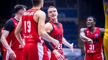 Kurucs, Todorovic, Hakanson y Ennis en el partido del UCAM Murcia ante el Peristeri griego de la segunda jornada de la Champions League.