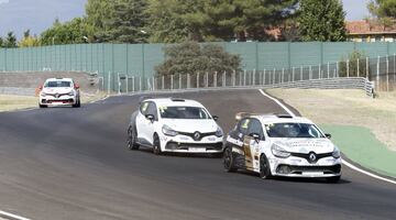 Tercera edición de la reunión y exhibición de automóviles clásicos en el circuito del Jarama

