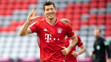 24 October 2020, Bavaria, Munich: Football: Bundesliga, Bayern Munich - Eintracht Frankfurt, 5th matchday in the Allianz Arena. Robert Lewandowski of FC Bayern Munich cheers for his goal to make it 3-0. Photo: Matthias Balk/dpa - IMPORTANT NOTE: In accord