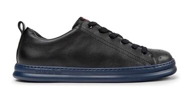 Tan icónicas como siempre, pero más estilosas que nunca: las zapatillas Camper que triunfan entre los hombres