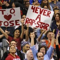 Regreso triunfal de Calderón, que recibió un homenaje