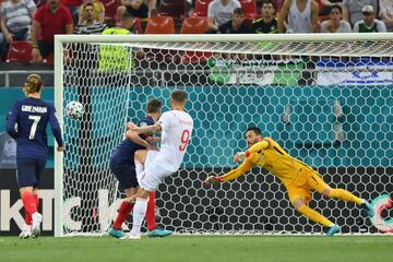 0-1. Haris Seferovic marca el primer gol.