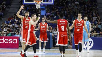 Un Murcia desatado arrasa a un Estu que se mete en problemas