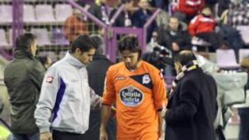 <b>LA ÚLTIMA. </b>Zé Castro se retira al banquillo tras solicitar el cambio en el minuto 77 ante el Valladolid.