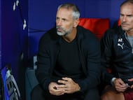 MADRID, 19/09/2024.- El entrenador alemán del Leipzig, Marco Rose, da instrucciones este jueves, durante el partido de la Liga de Campeones UEFA, entre el Atlético de Madrid y el RB Leipzig, en el estadio Cívitas Metropolitano de Madrid. EFE/ Kiko Huesca