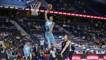 Sylven Landesberg machaca ante el Groningen.