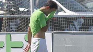 <b>CALOR. </b>Matilla abandona el entrenamiento de ayer con evidentes síntomas de sofoco.