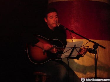 Carlos Goñi, Revólver, toca en directo acompañado de una DS