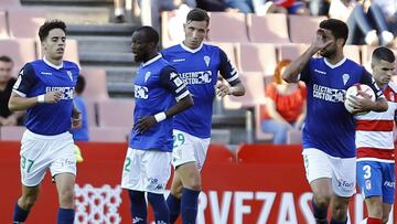 Los jugadores del Córdoba celebran un gol.
