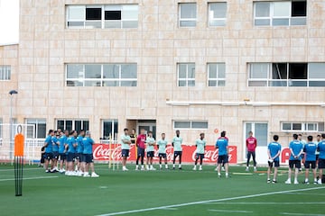 El Villarreal de Unai Emery ha dirigido su primera sesión del curso 2022-23 en el césped de la ciudad deportiva de Miralcamp. El entrenamiento se ha realizado tras cuatro días de reconocimiento médico.