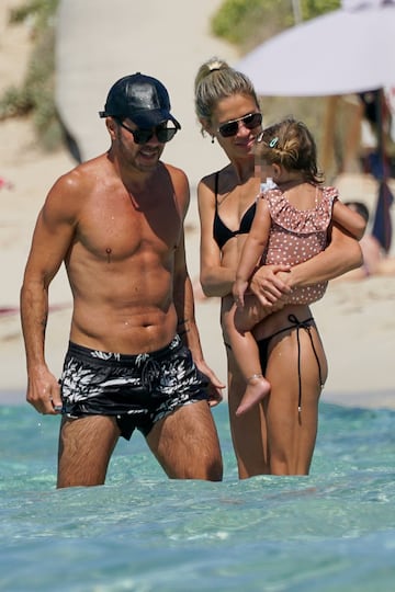 El entrenador del Atlético de Madrid se está tomando unos días de merecido descanso con su familia en las playas de las Islas Baleares.