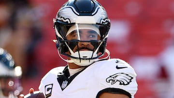 LANDOVER, MARYLAND - DECEMBER 22: Jalen Hurts #1 of the Philadelphia Eagles warms up prior to the game against the Washington Commanders at Northwest Stadium on December 22, 2024 in Landover, Maryland. Scott Taetsch/Getty Images/AFP (Photo by Scott Taetsch / GETTY IMAGES NORTH AMERICA / Getty Images via AFP)