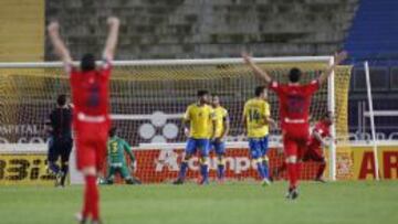 Osasuna remonta al líder y aguanta con uno menos