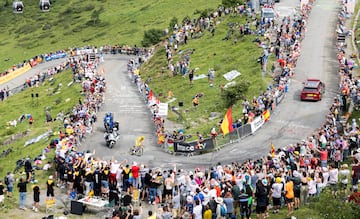 El ciclista esloveno ganó su tercer Tour de Francia. En la etapa reina, con subida al Tourmalet y final en Pla d’Adet´, Pogacar atacó a falta de 4´6 km y dejó a sus rivales lejos, tanto que ni se les ve en la foto de subida al puerto pirenaico.