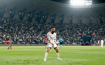 3-3. Dani Carvajal celebra el tercer gol que marca en el minuto 84 de partido.