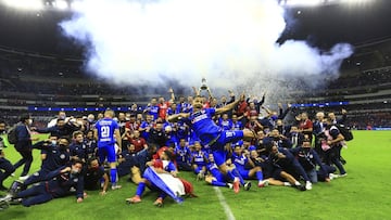 Yoshimar Yotún y Rafael Baca, exjugadores de MLS, campeones con Cruz Azul