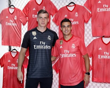 Lunin and Reguilón try out Madrid's new third kit