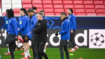 Hansi Flick, durante un entrenamiento con el Barça.
