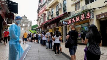 FILE PHOTO: People queue for the mass coronavirus disease (COVID-19) testing near the Ruins of Saint Paul's in Macau, China June 20, 2022. REUTERS/John Mak NO RESALES. NO ARCHIVES/File Photo