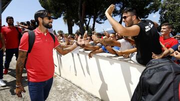 El Atlético y el Cholo desatan la locura en su llegada a Italia