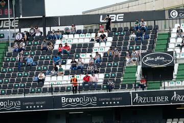 El público regresa a los estadios en las zonas donde la incidencia acumulada lo permite. Así ha sido la esperada vuelta en el partido de Segunda División entre el Castellón y la Ponferradina.