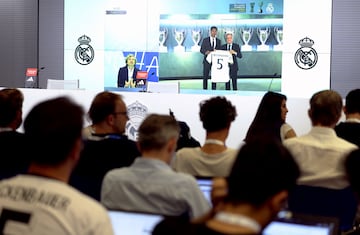 Gran Expectación de la prensa nacional e internacional en la presentación de Jude como nuevo jugador del Real Madrid.